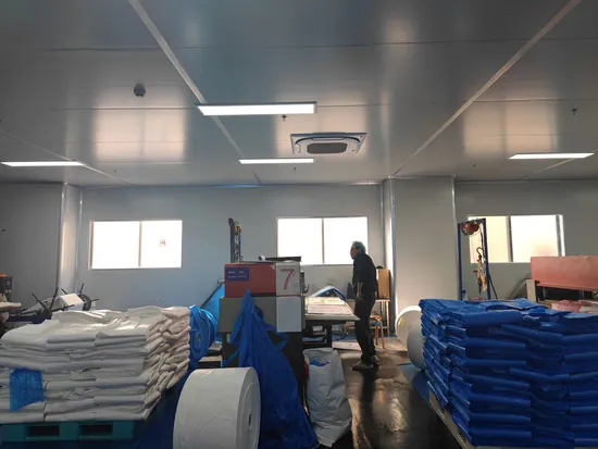 Tabliers en plastique bleu jetables médicaux biodégradables à 100 % pour la cuisine